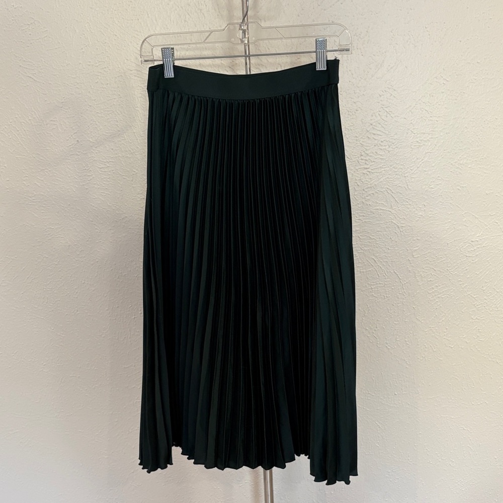 H&M Hunter Green Satin Like Skirt